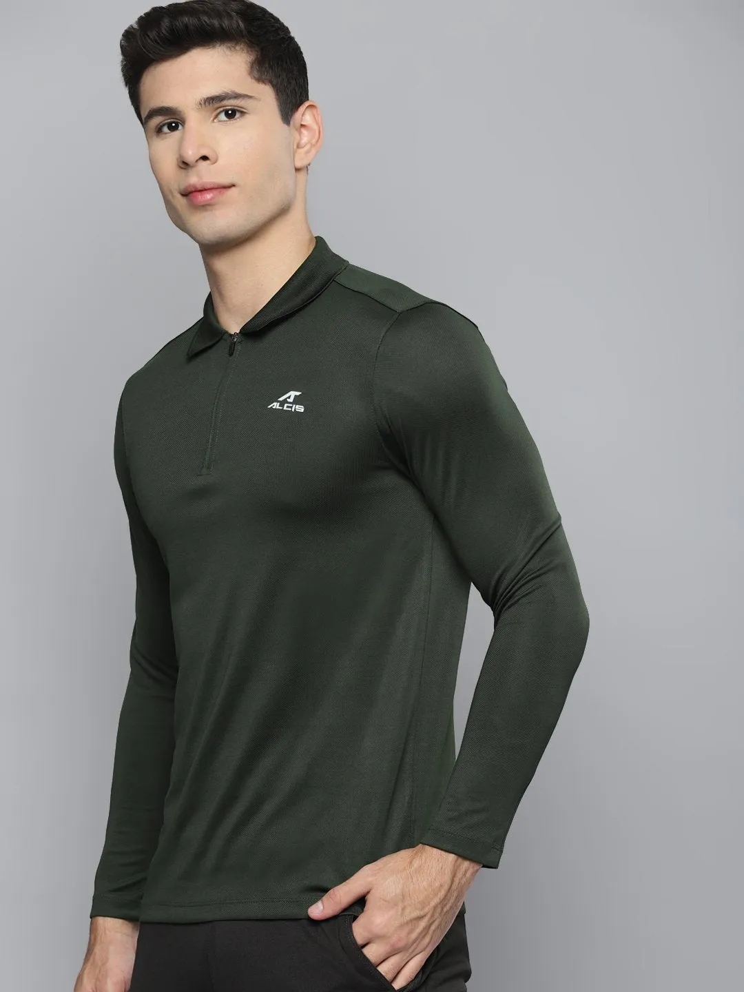 Alcis Men Solid Green Polo