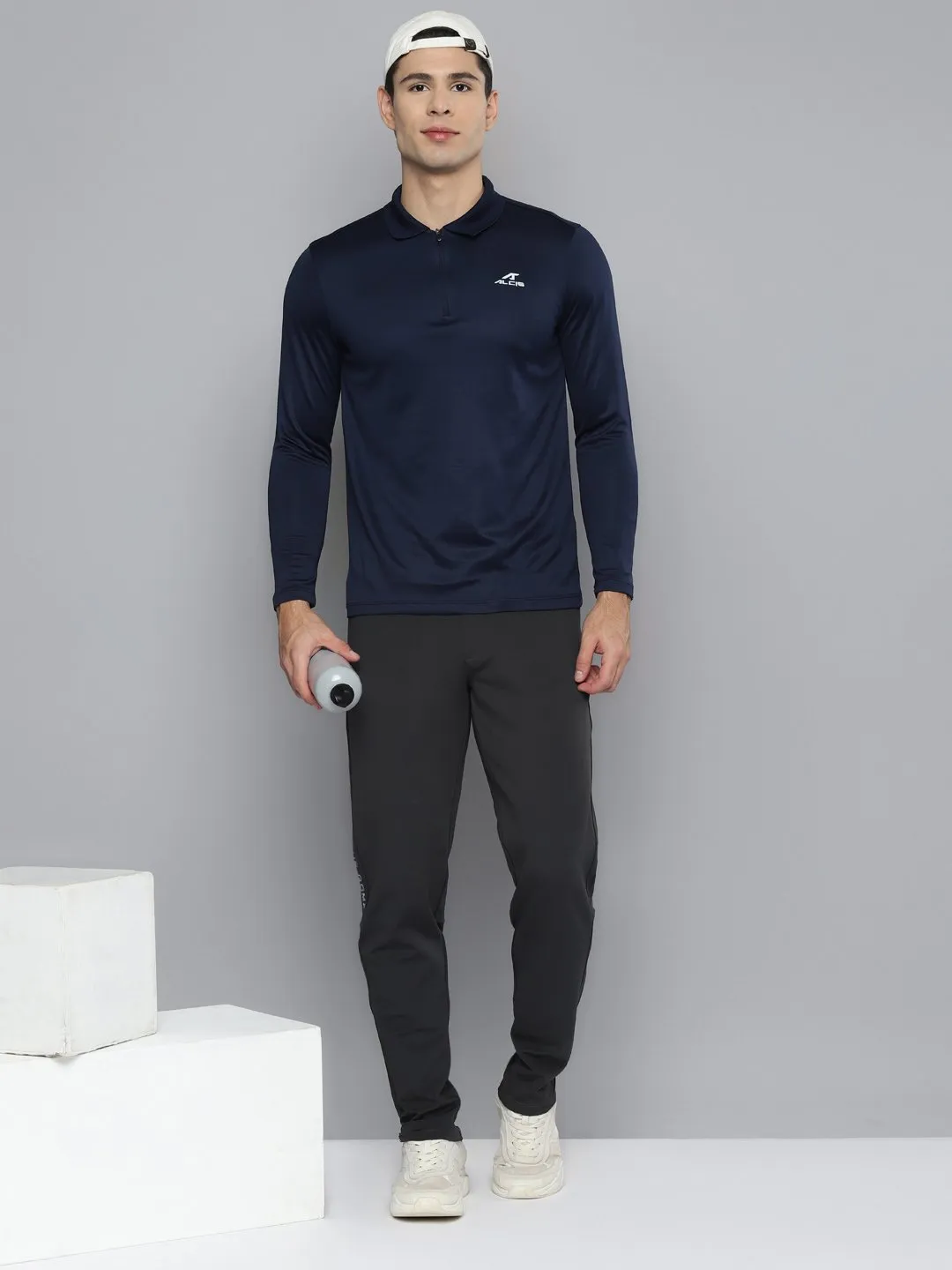 Alcis Men Solid Navy Blue Polo