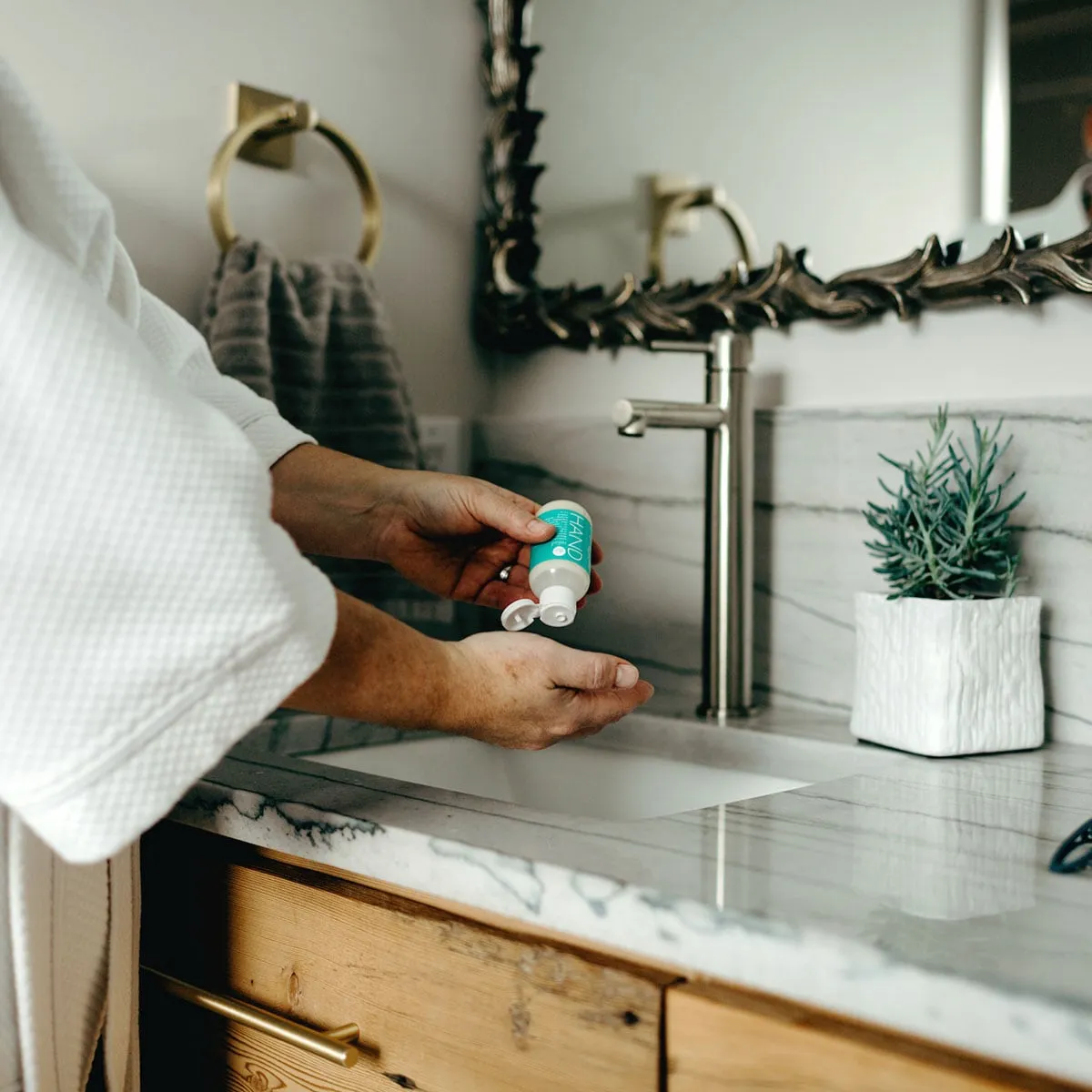 hand | the most amazing relief for dry hands ever!