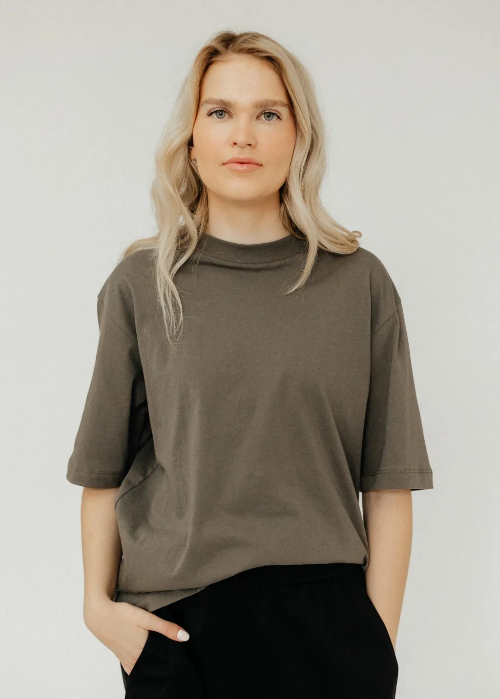 Tibi T-shirt Program Mock Neck Unisex T in Dune