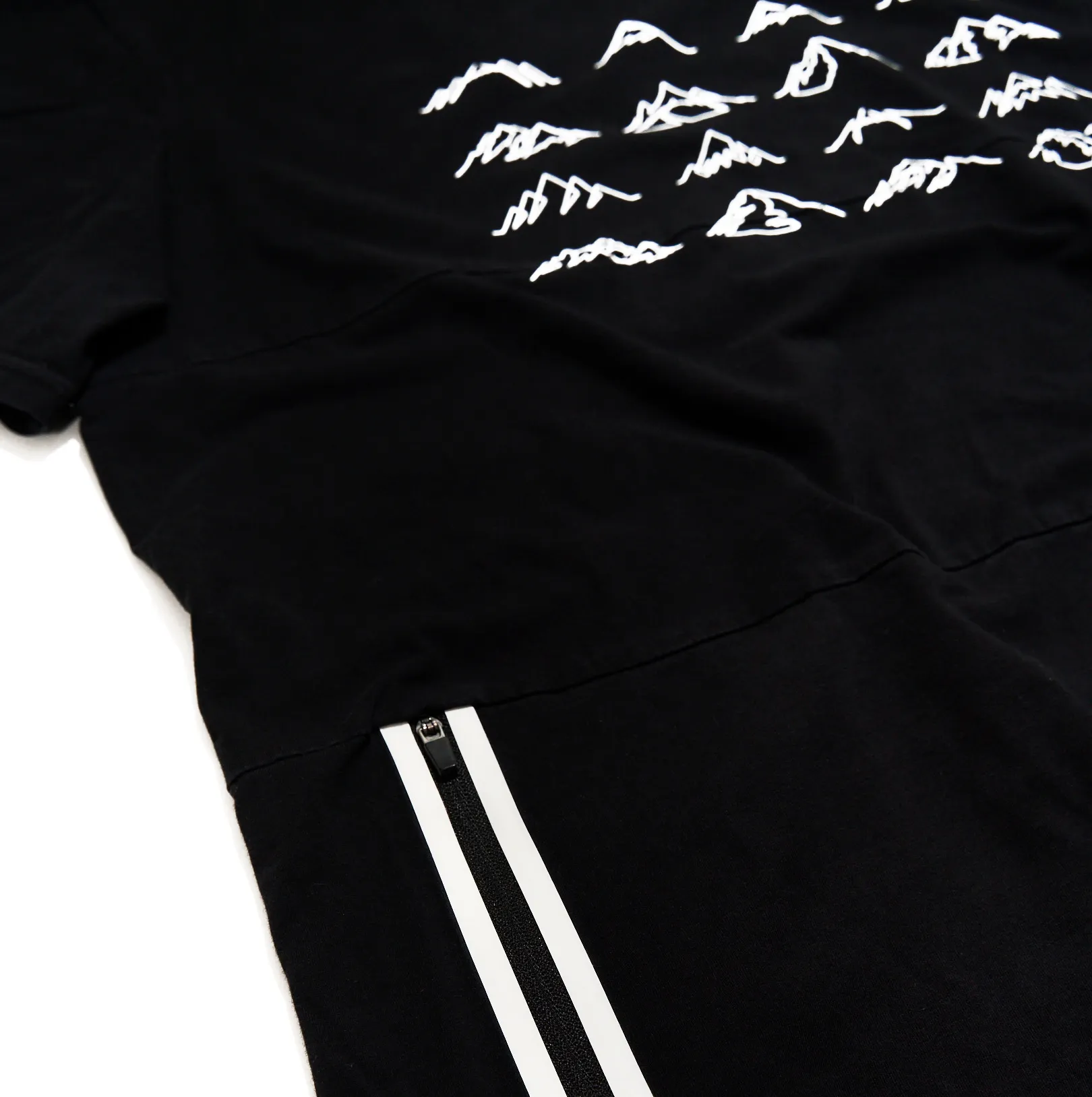 Women's 16 Mountains Upcycled T-Shirt in Black (2XL)