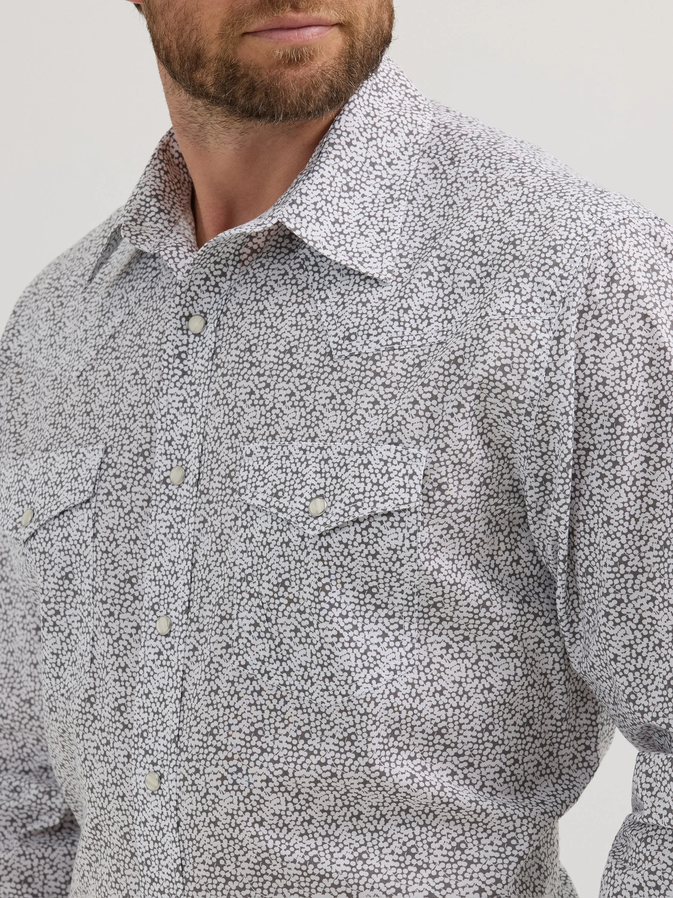 Wrangler 20X Men's Competition Advanced Comfort Long Sleeve Snap Print Shirt in Grey White